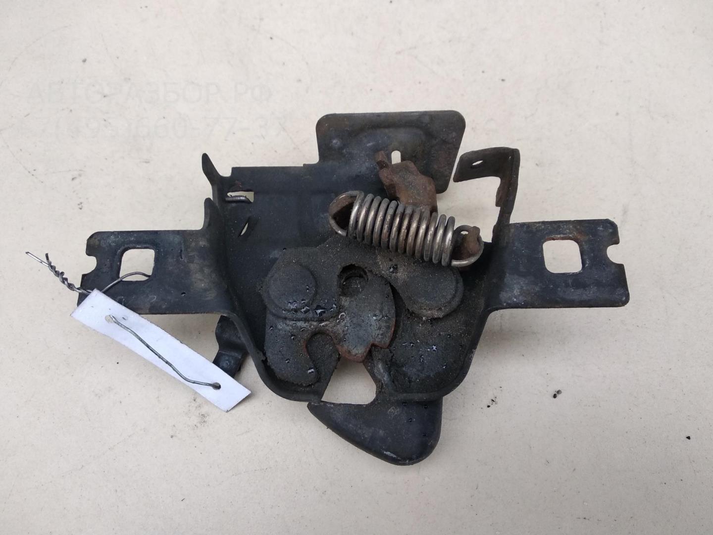 Замок капота