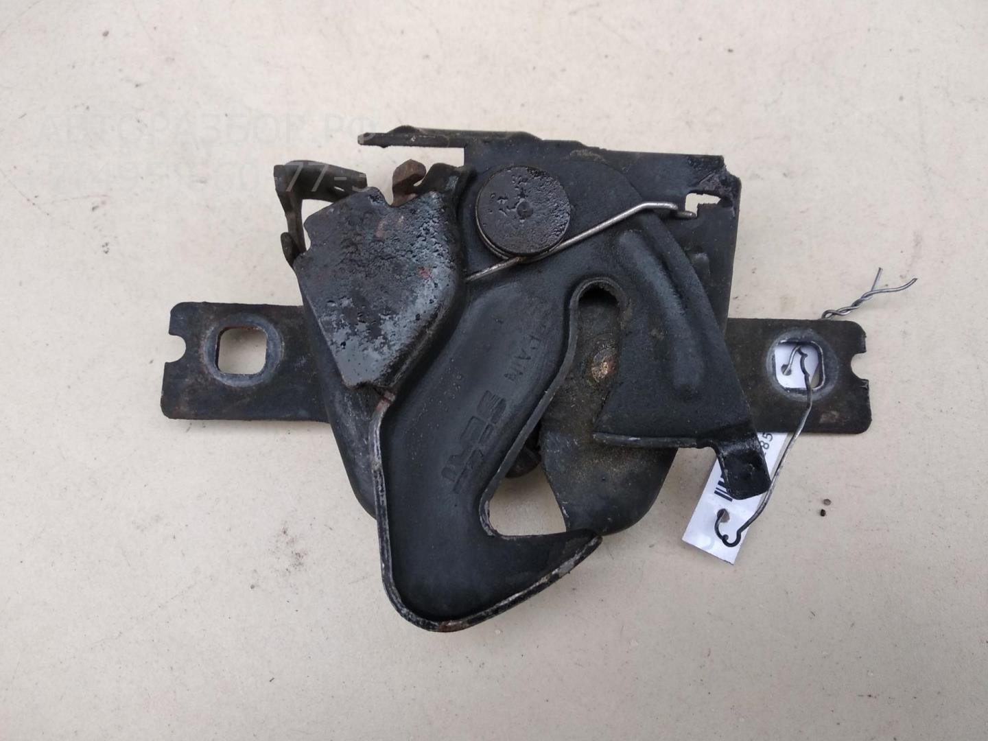 Замок капота