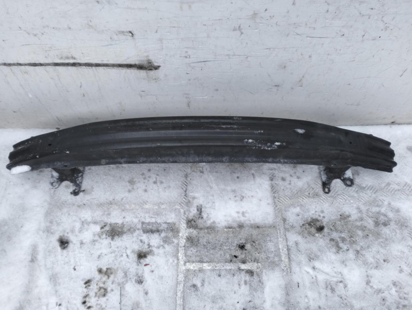 Усилитель переднего бампера