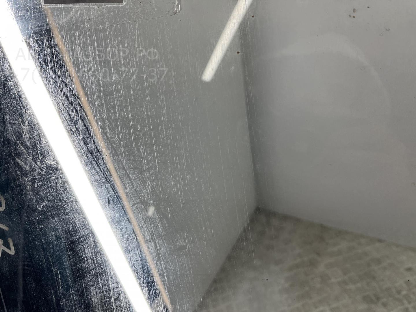 Стекло двери передней правой