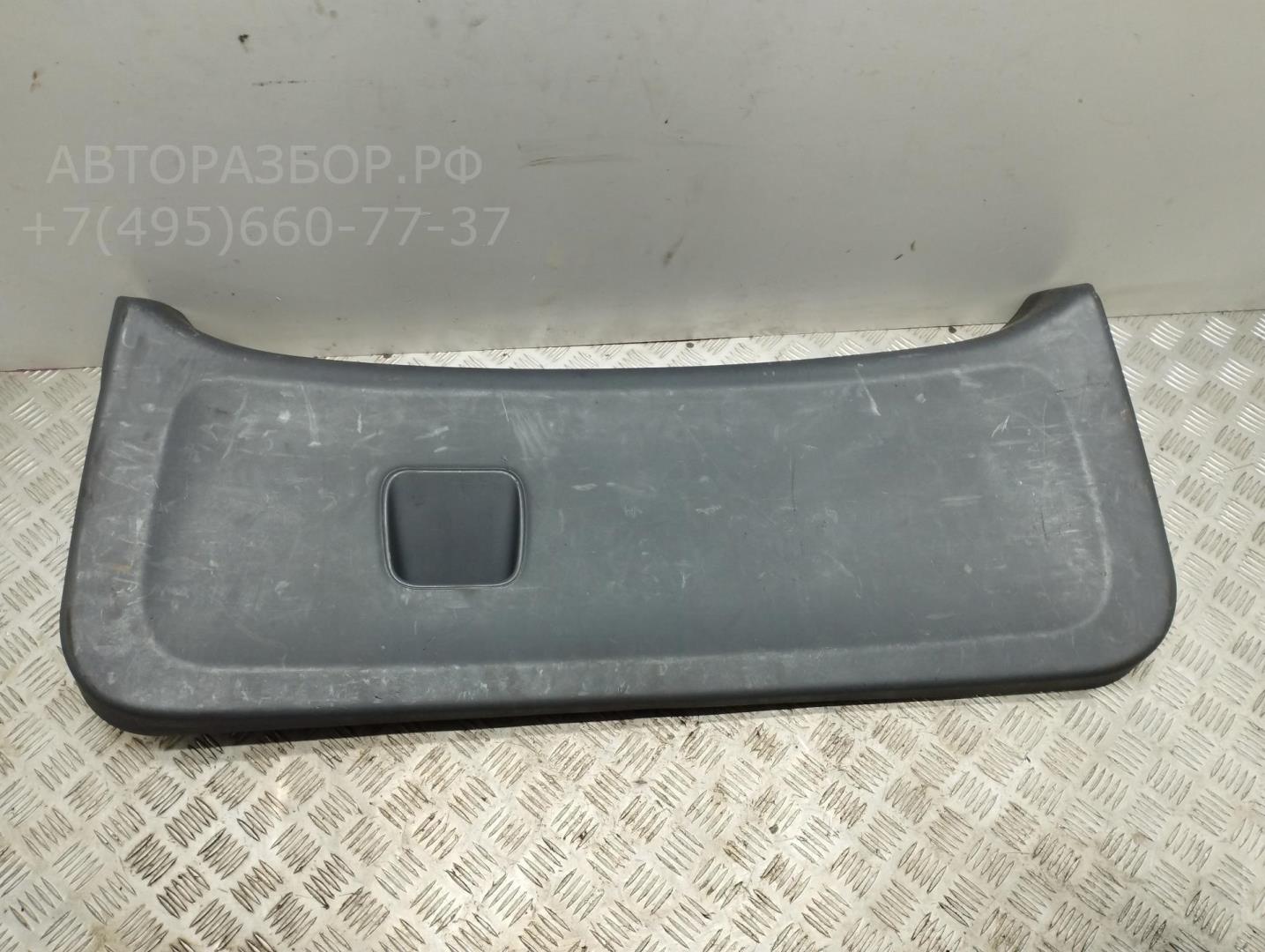 Обшивка крышки багажника