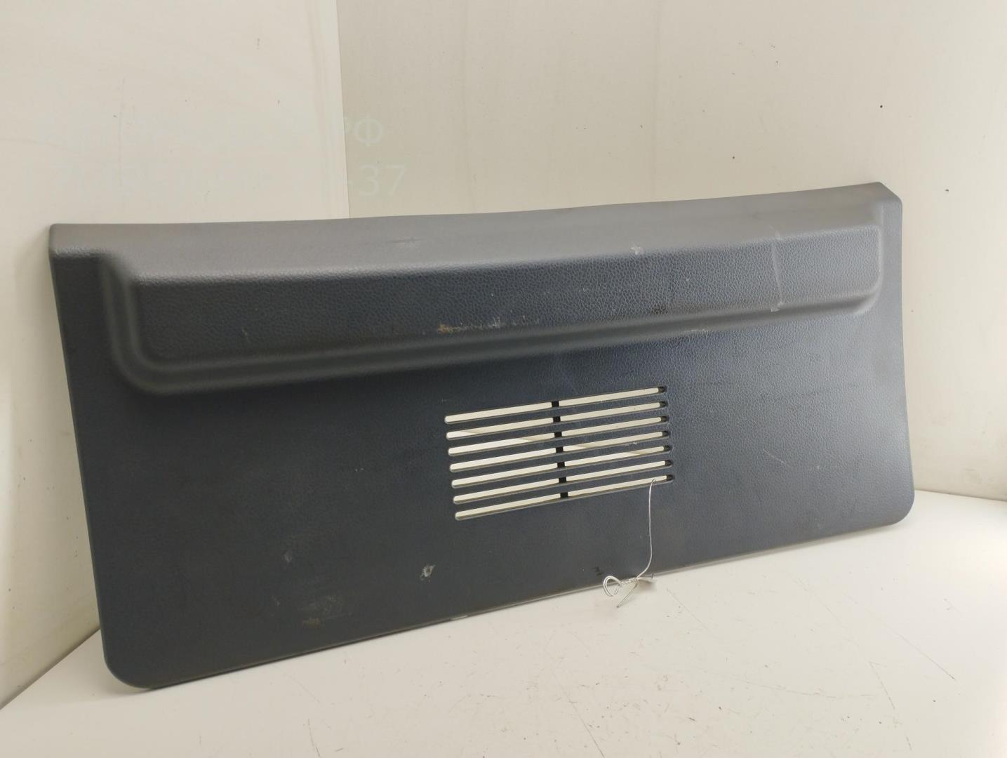 Обшивка крышки багажника