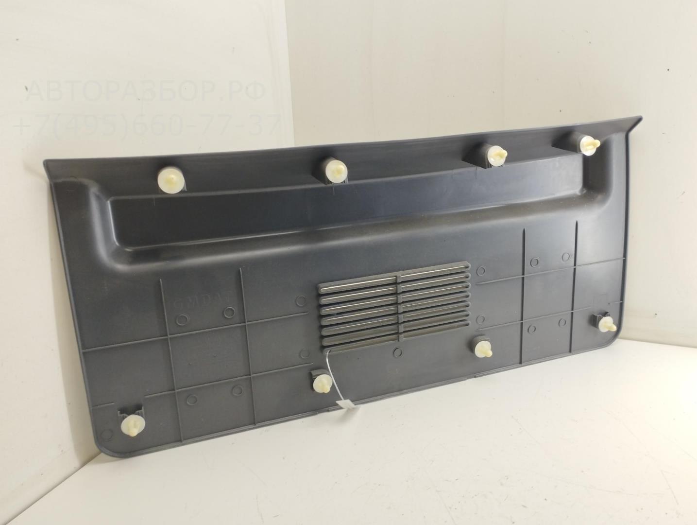 Обшивка крышки багажника