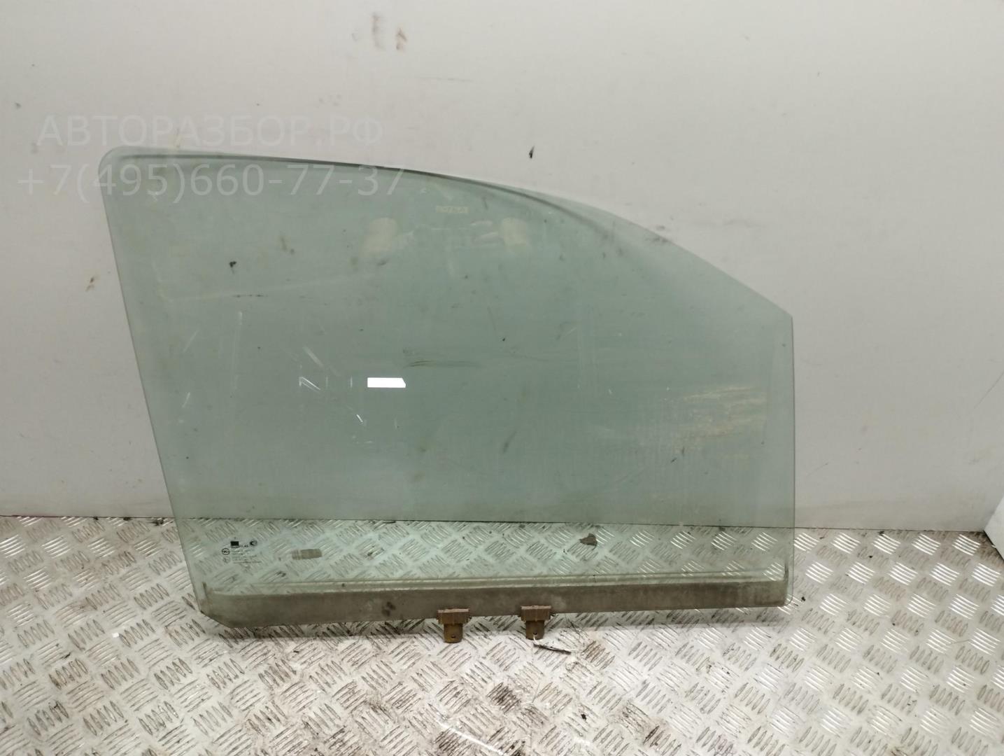 Стекло двери передней правой