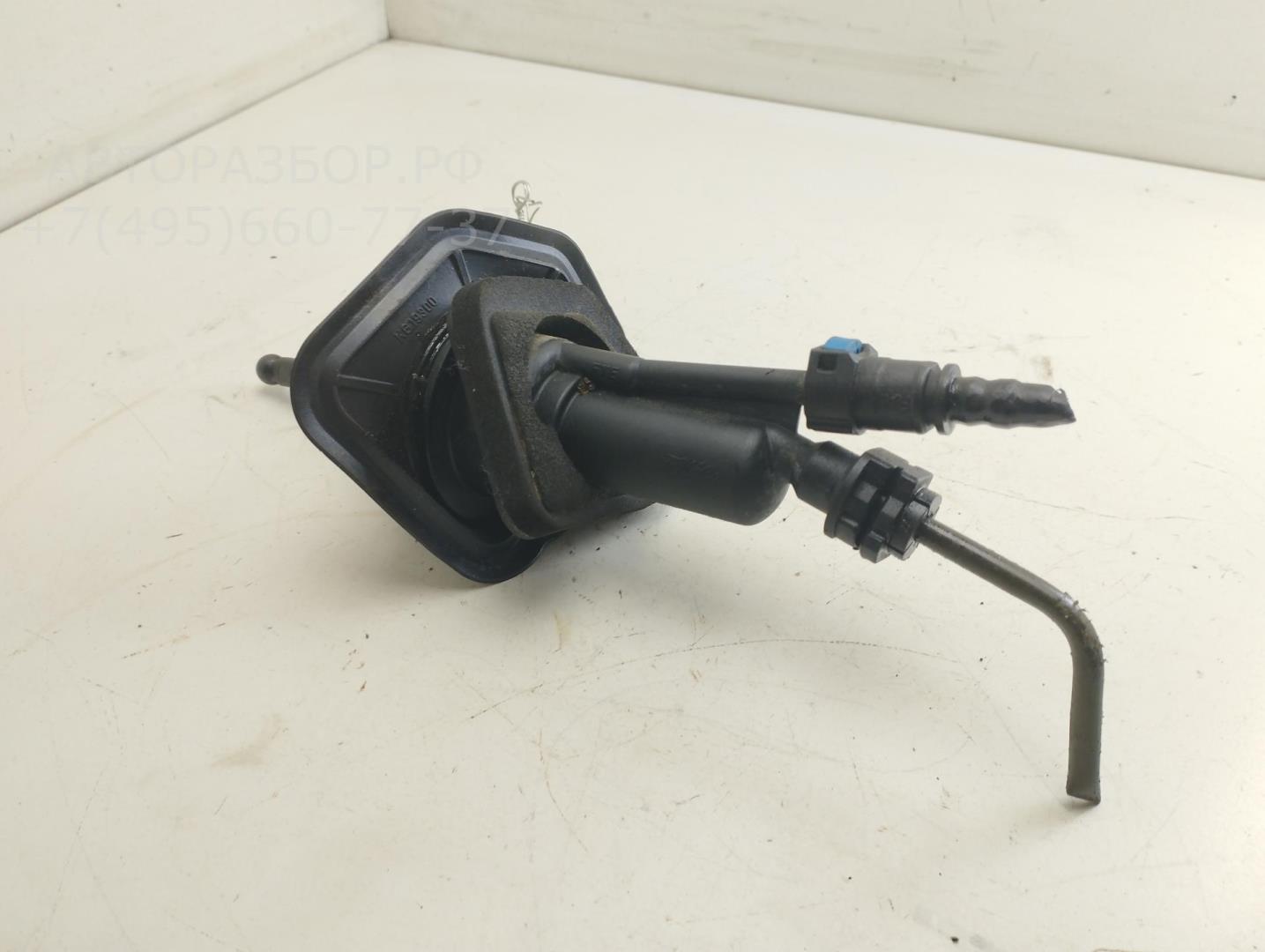 Цилиндр сцепления главный