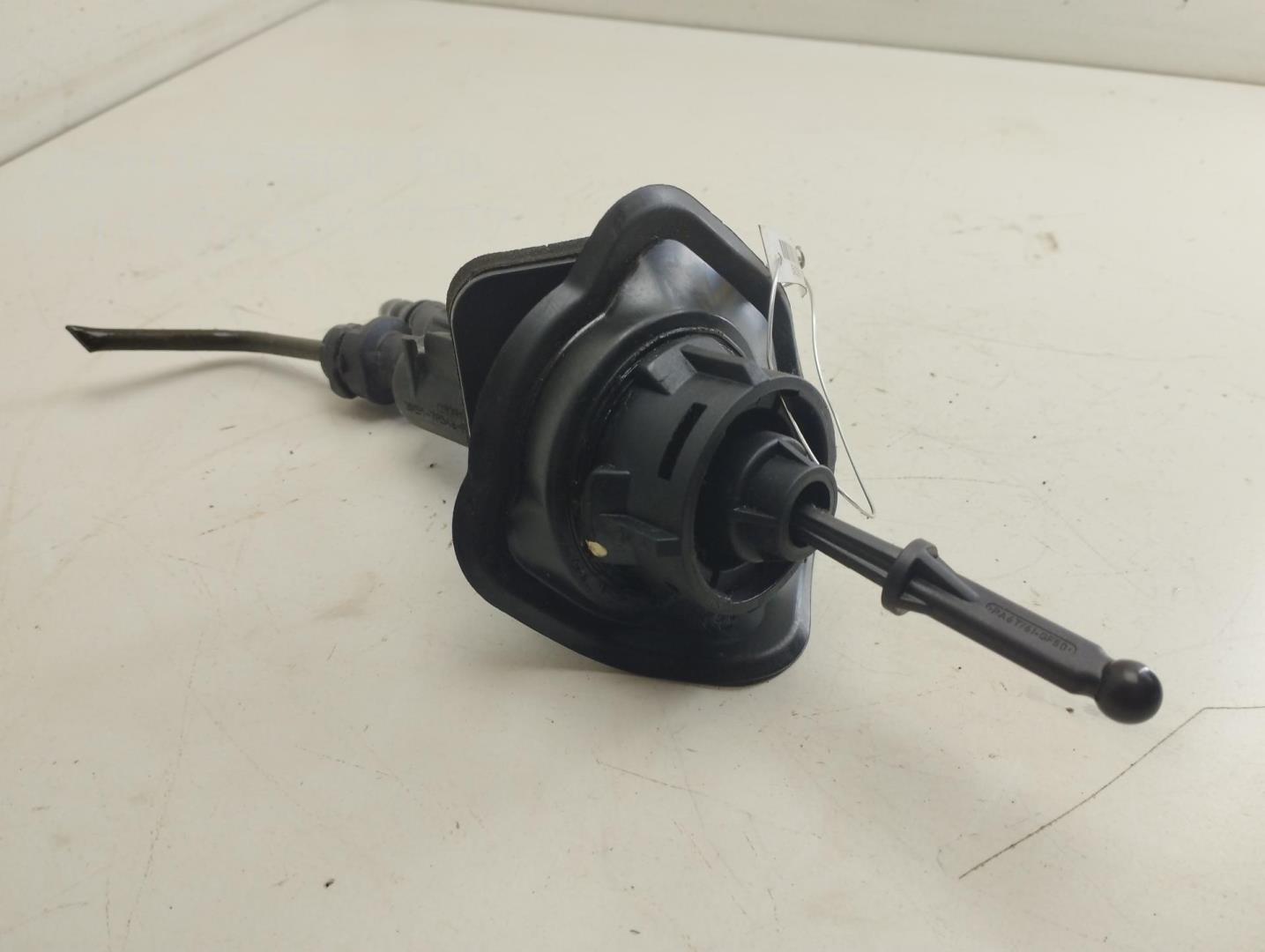 Цилиндр сцепления главный