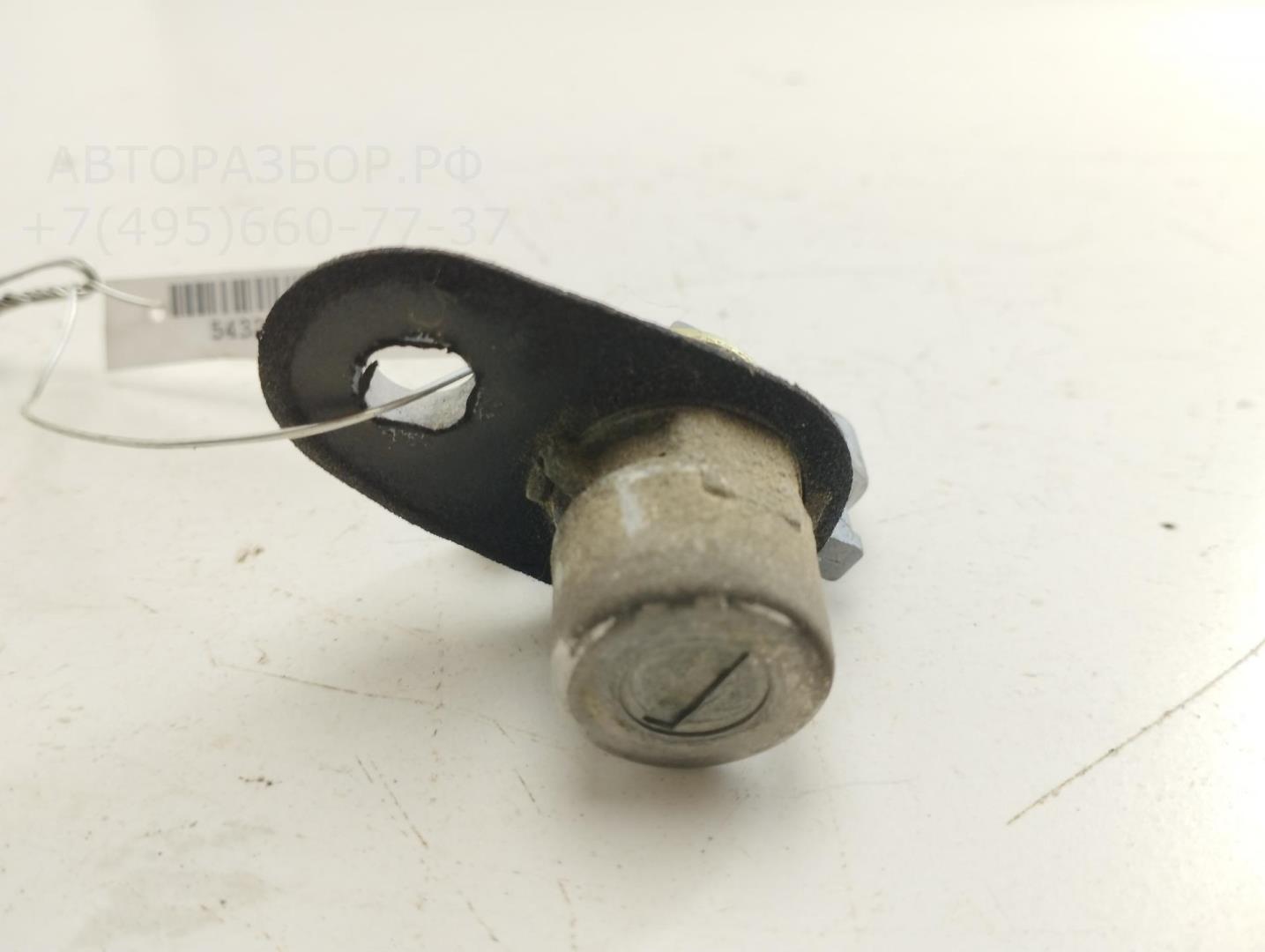 Вставка замка багажника