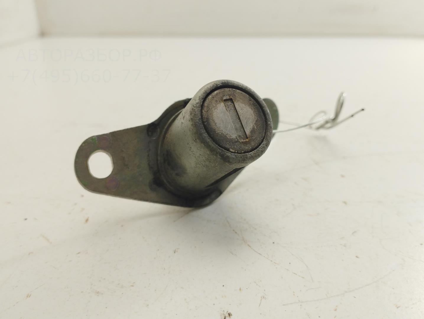 Вставка замка багажника