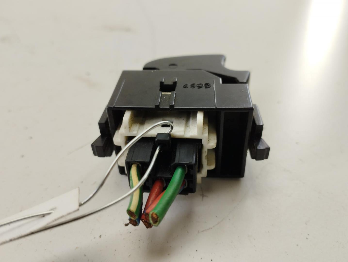 Кнопка стеклоподъемника