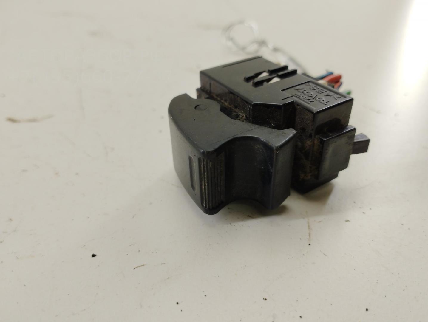 Кнопка стеклоподъемника