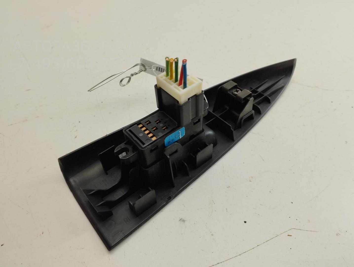 Кнопка стеклоподъемника