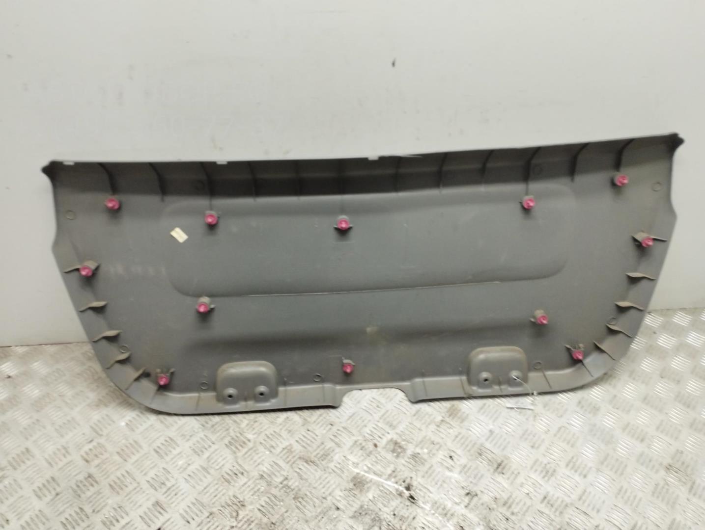 Обшивка крышки багажника