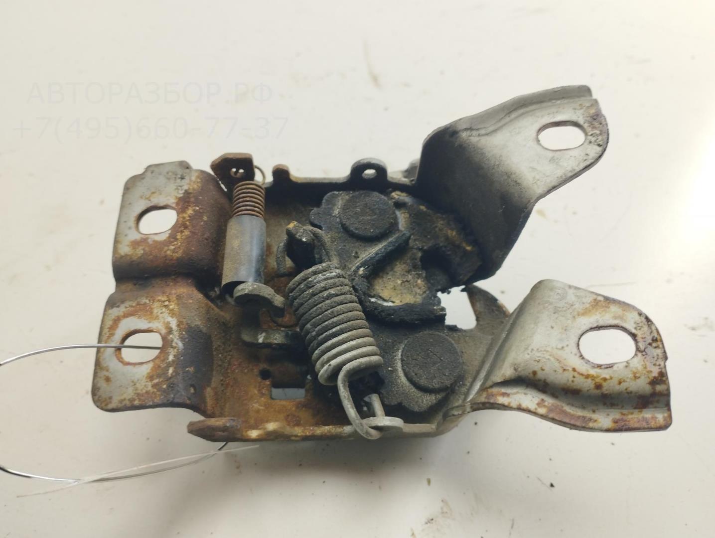 Замок капота