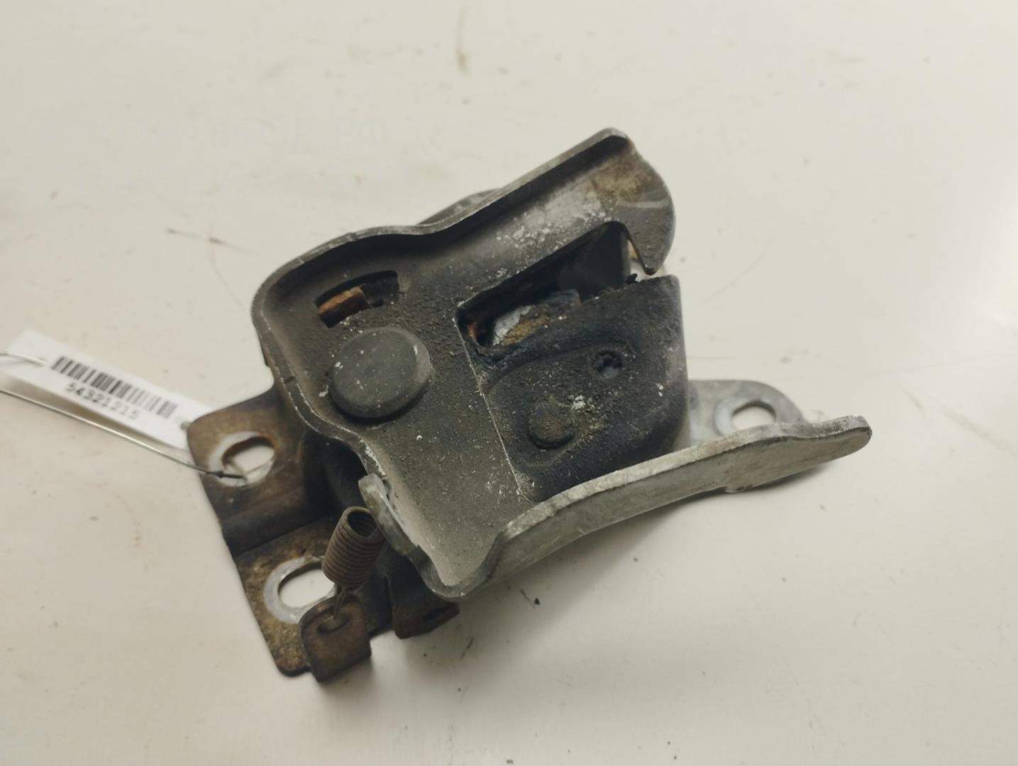 Замок капота