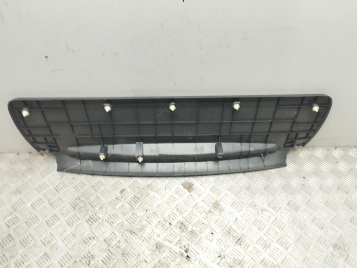 Обшивка крышки багажника