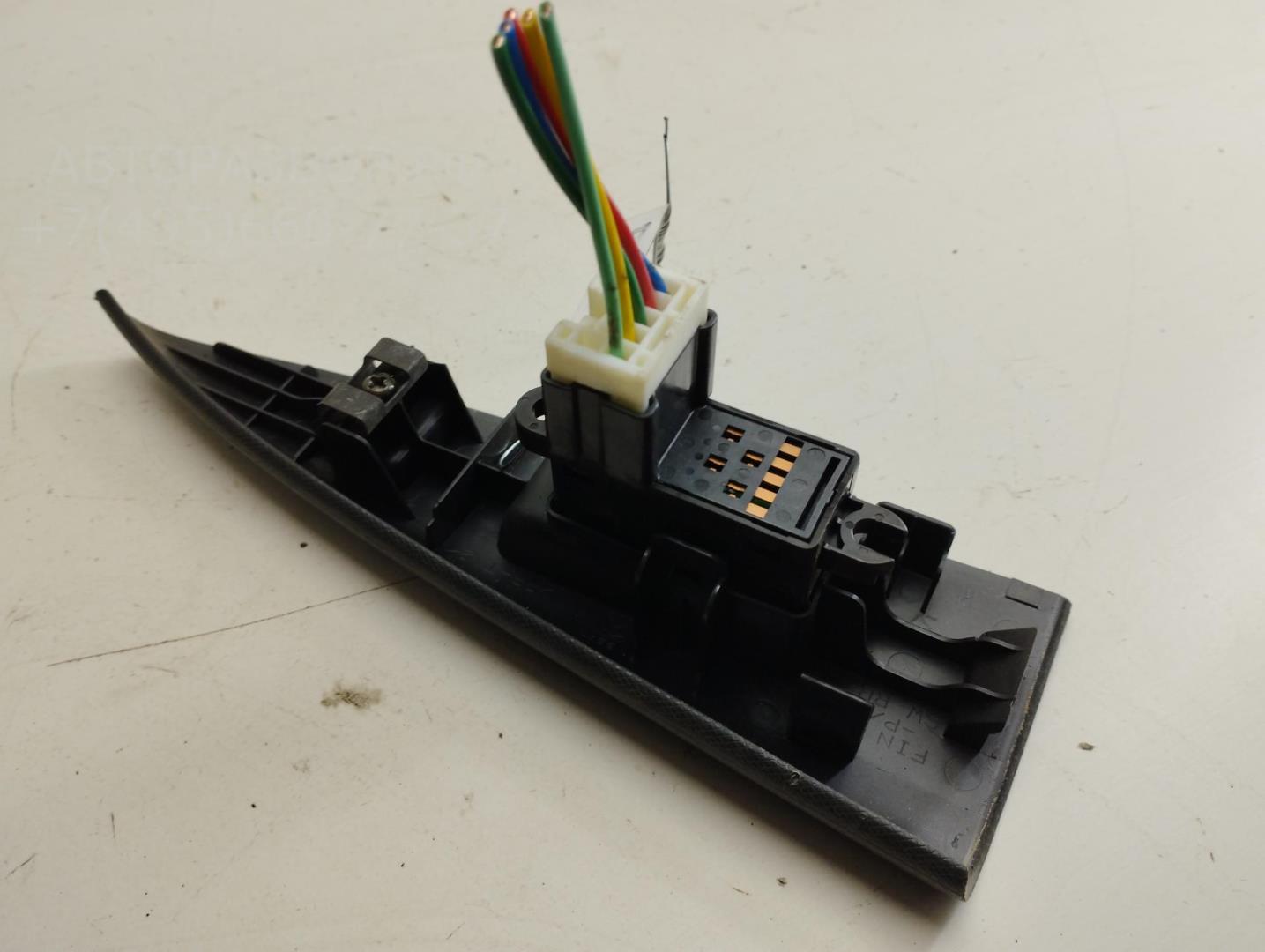 Кнопка стеклоподъемника