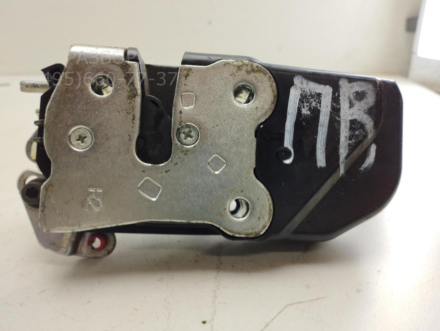 Замок двери передней правой