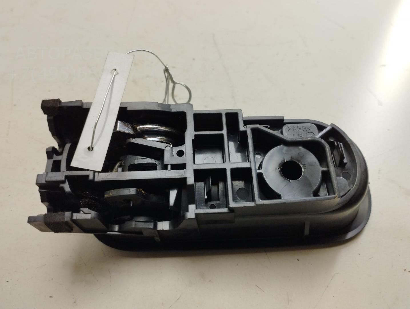 Ручка двери задней внутренняя левая