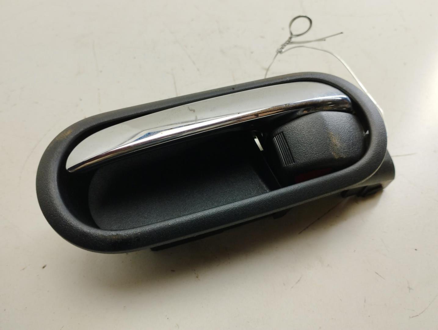 Ручка двери задней внутренняя левая