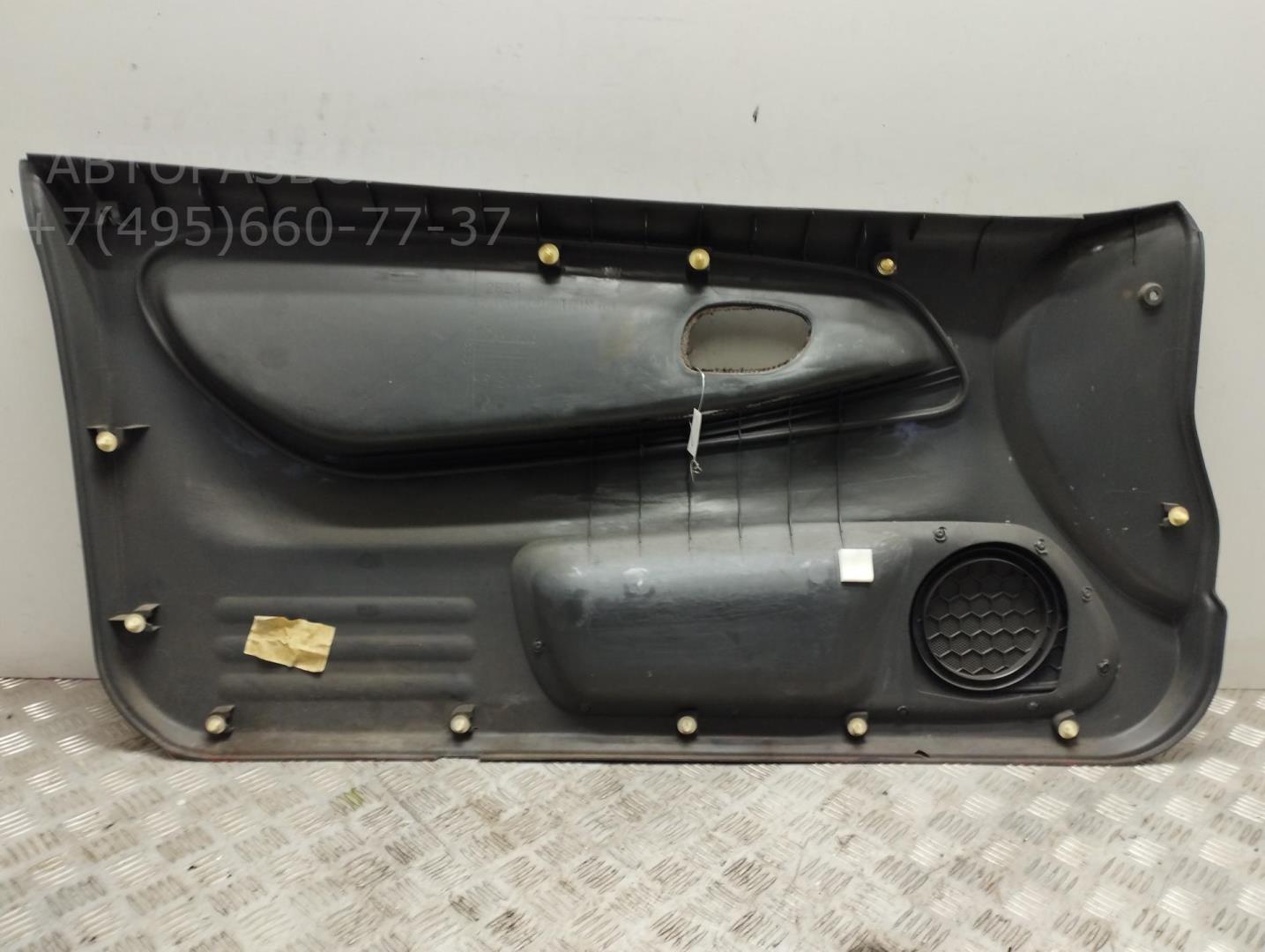 Обшивка двери передней правой