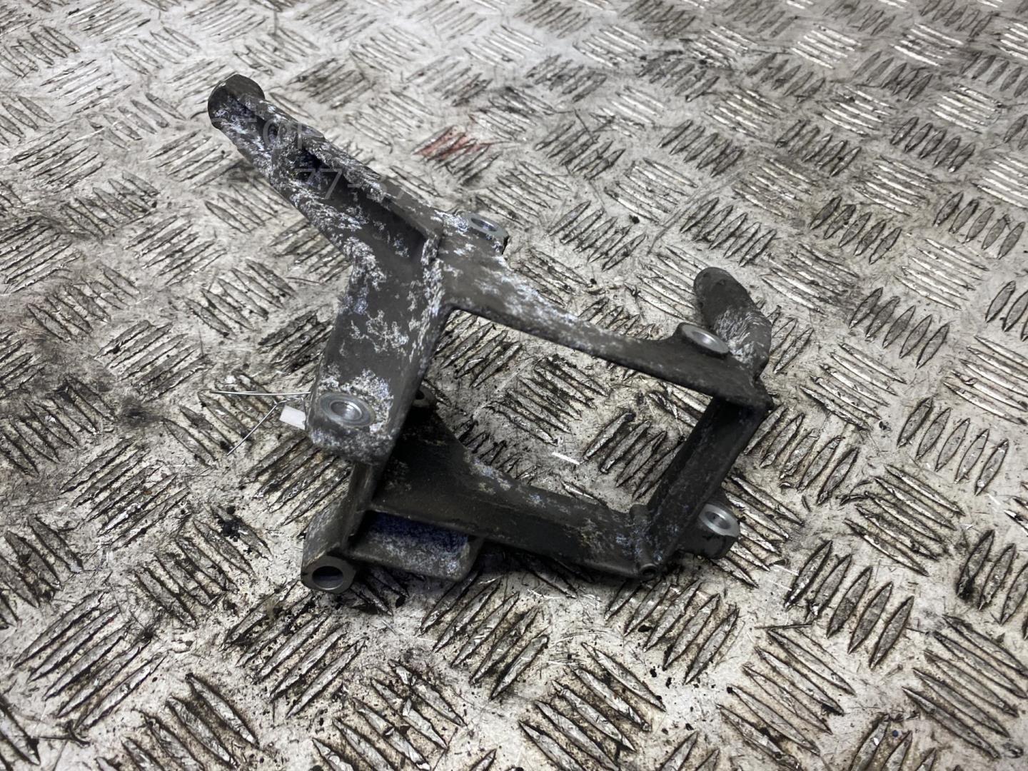 Кронштейн ГУР