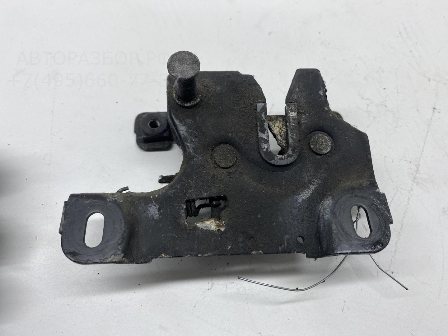 Замок капота