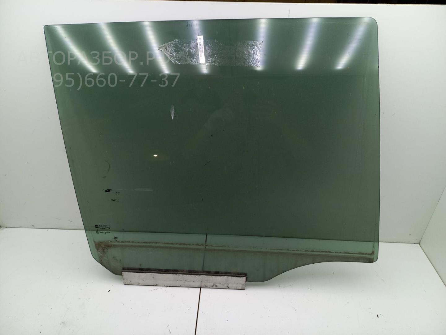 Стекло двери задней правой