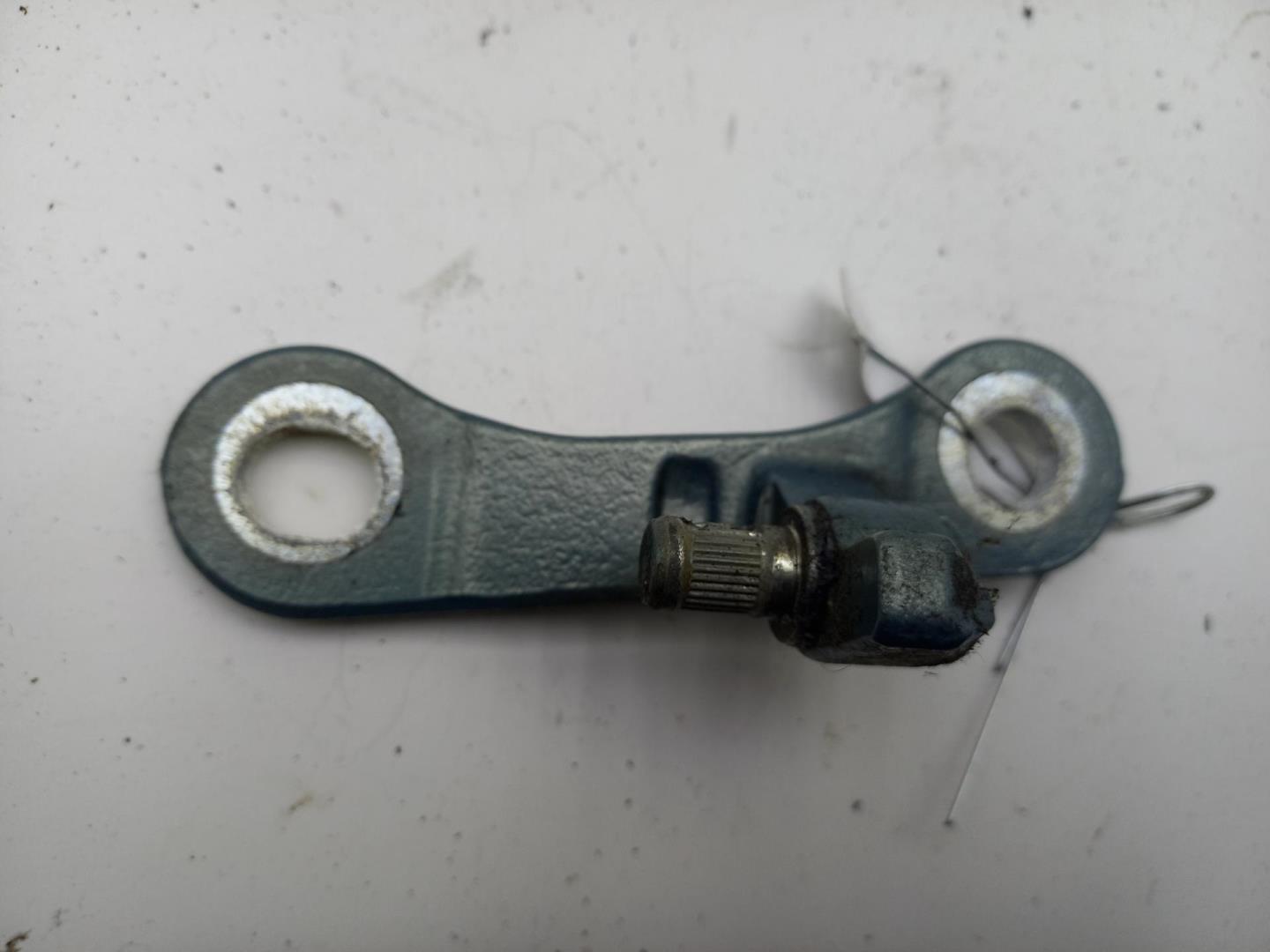 Петля двери