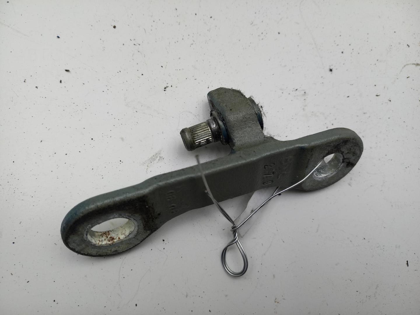 Петля двери