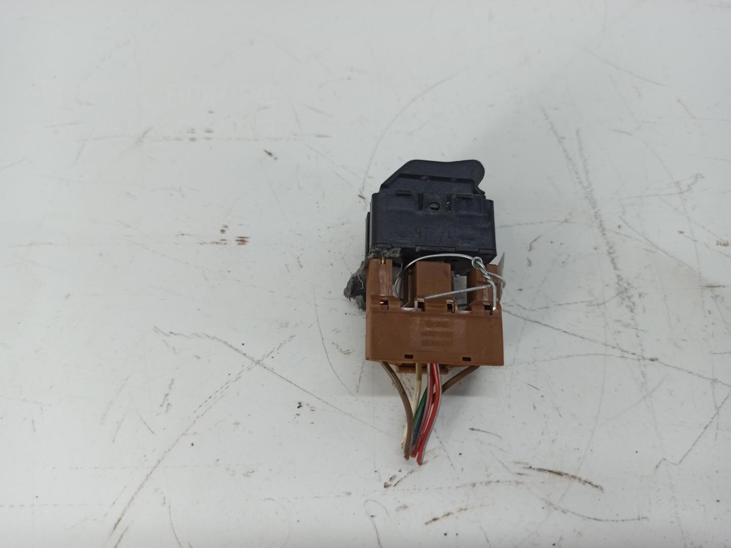 Кнопка стеклоподъемника