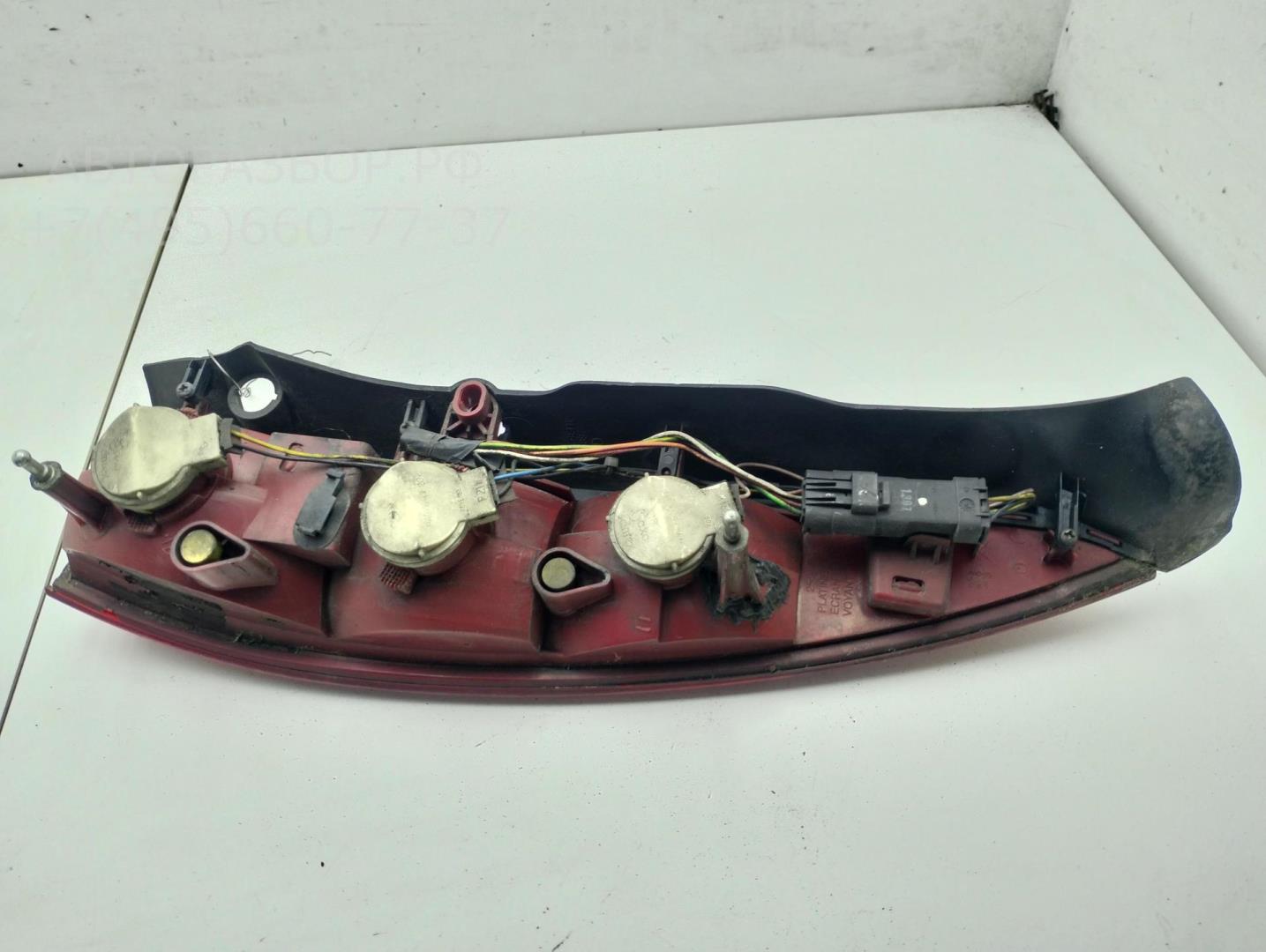 Фонарь задний правый