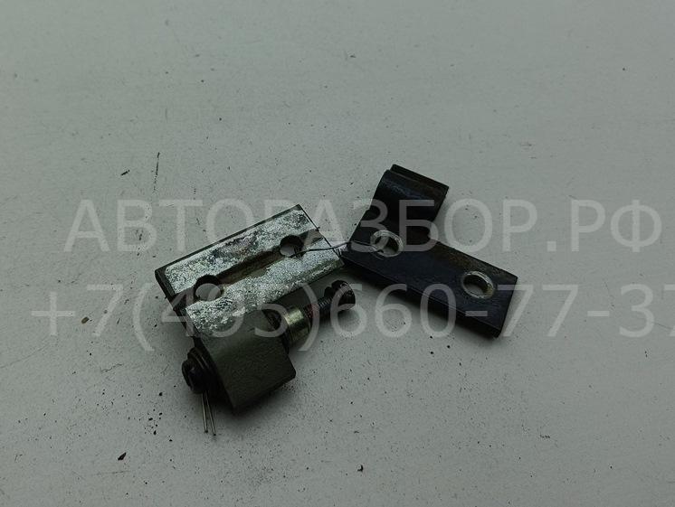 Петля двери