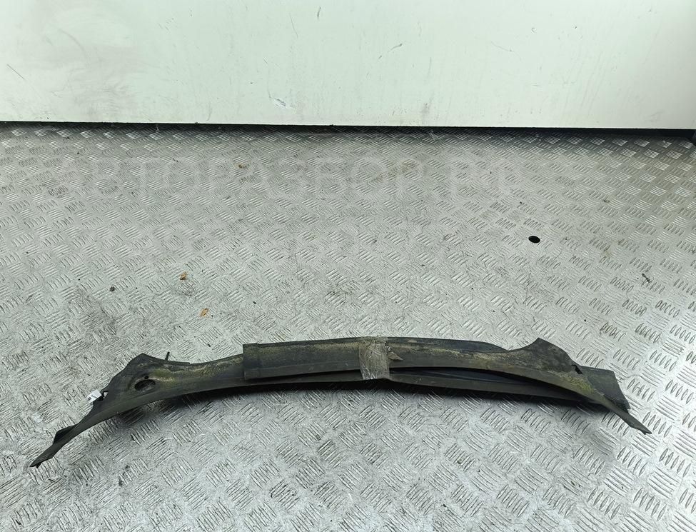 Решетка стеклоочистителей (Жабо)