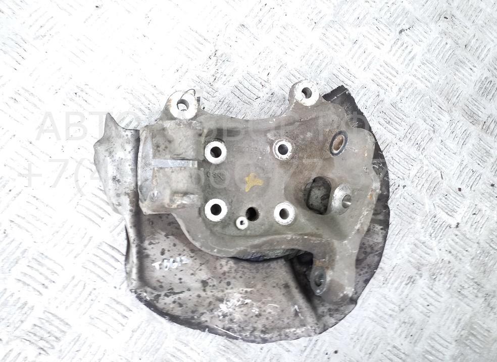 Кулак поворотный передний правый