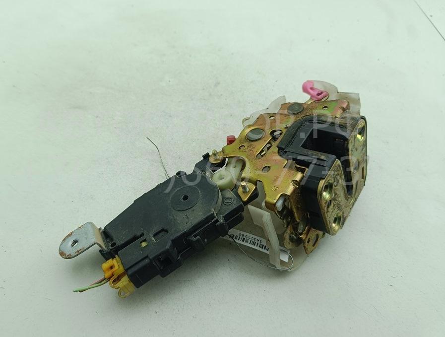 Замок двери передней правой