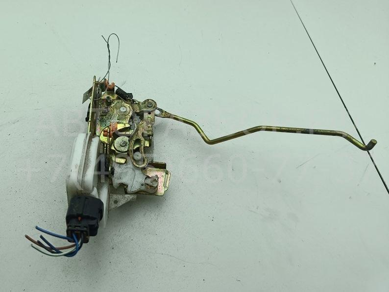 Замок двери передней левой