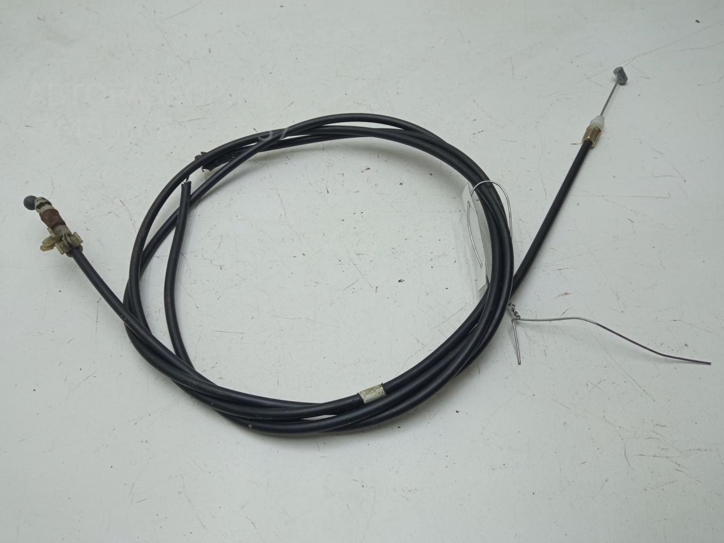 Трос открывания капота