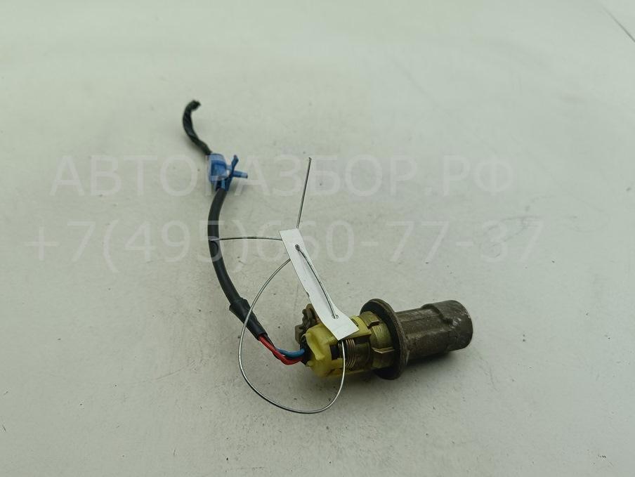 Вставка замка багажника