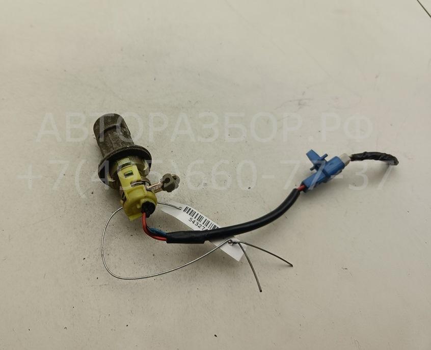 Вставка замка багажника