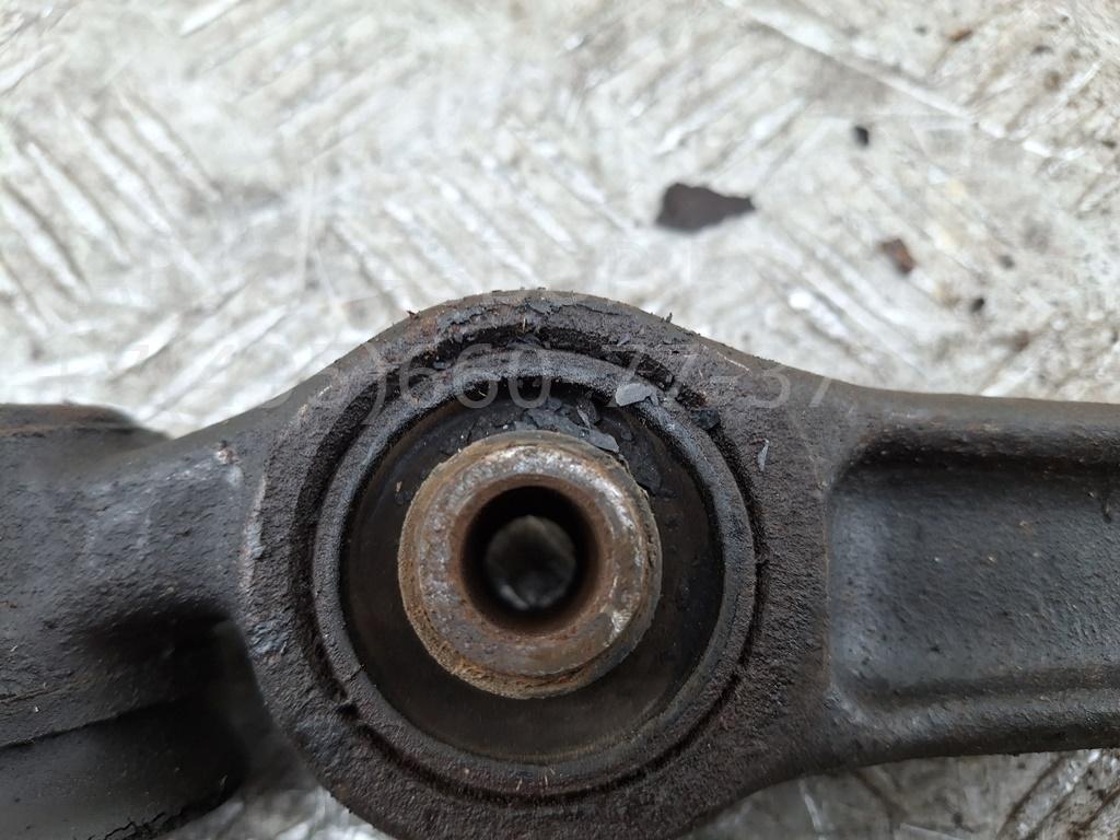 Рычаг передний правый