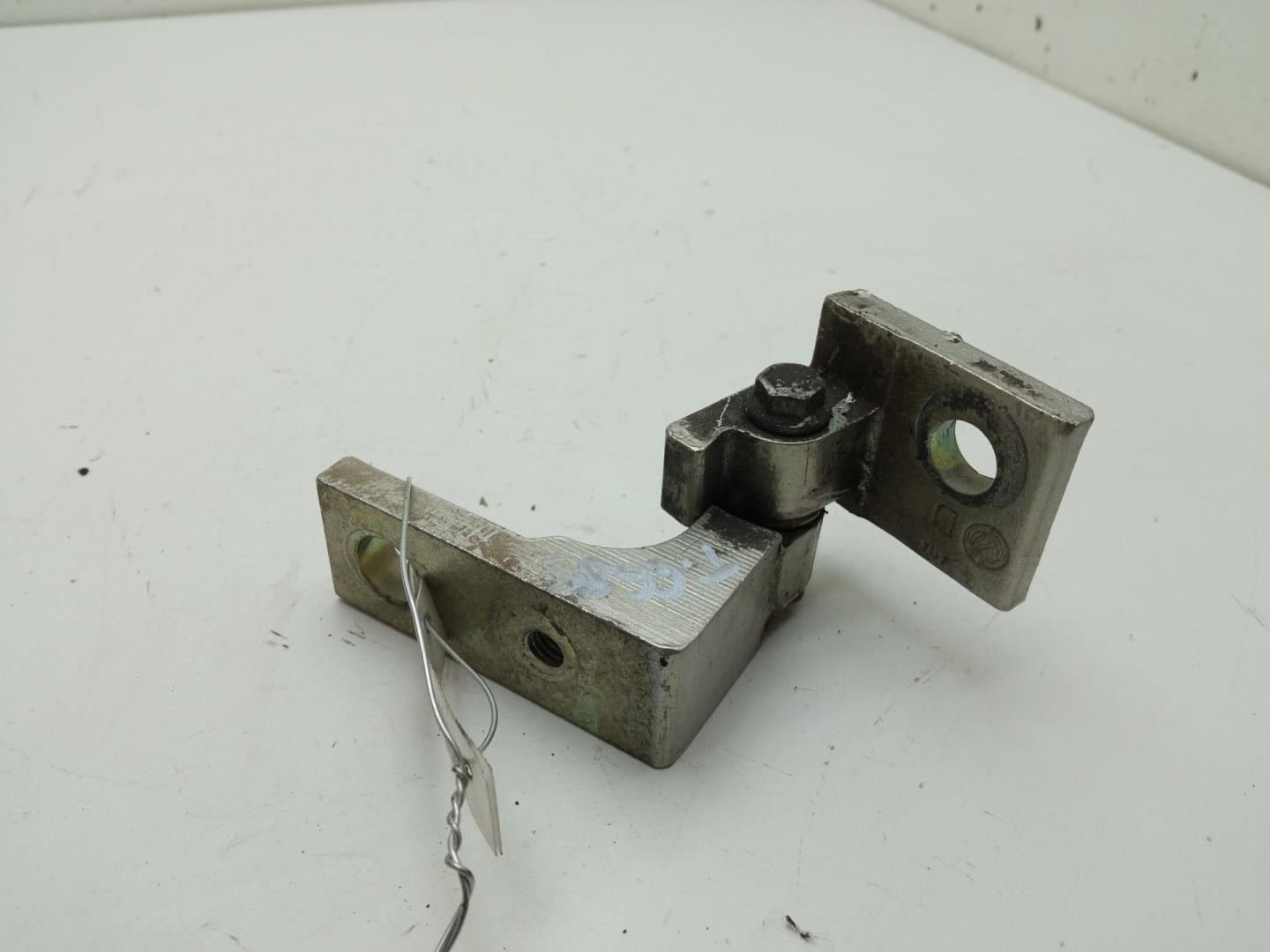 Петля двери