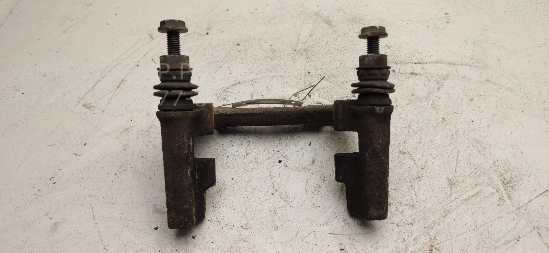 Скоба суппорта заднего