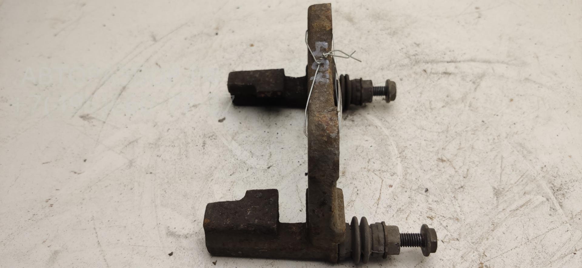 Скоба суппорта заднего