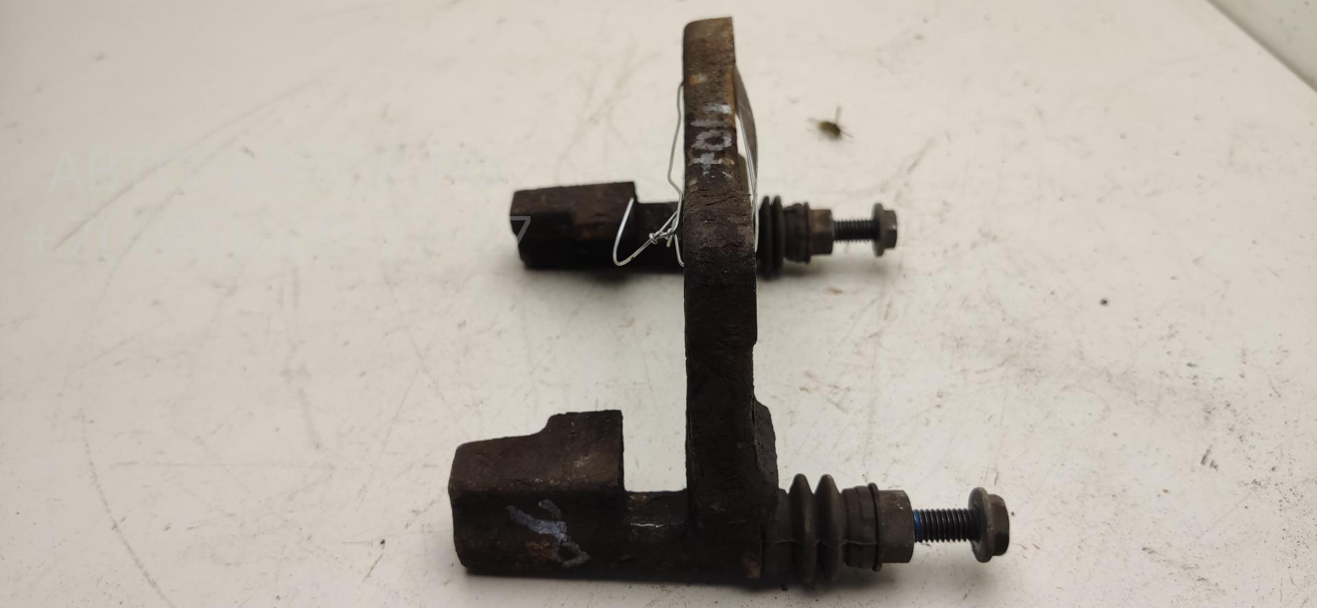 Скоба суппорта заднего