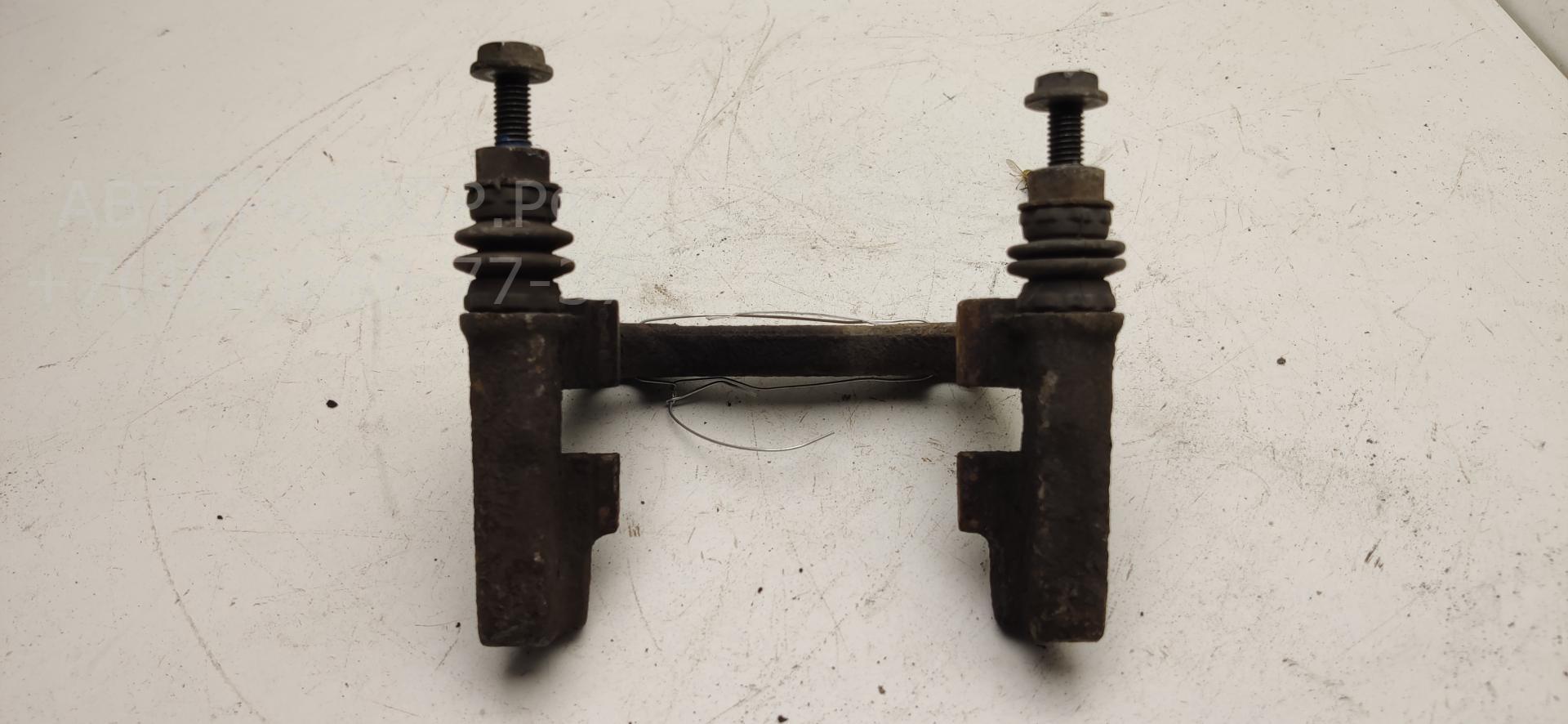 Скоба суппорта заднего