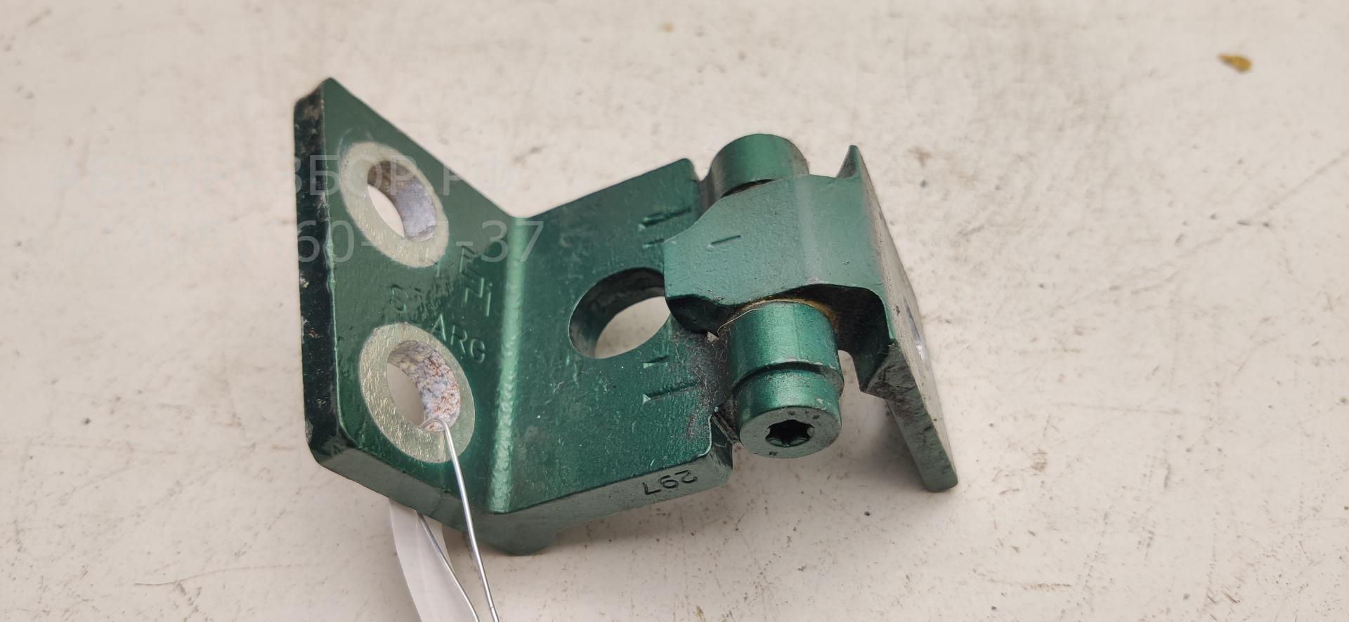 Петля двери