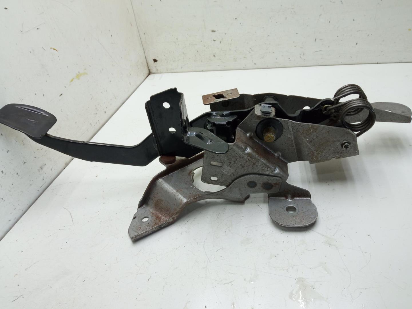 Педаль сцепления