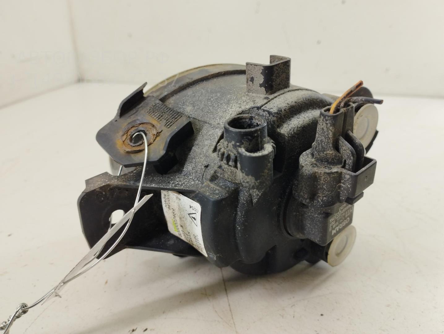 Фара противотуманная левая