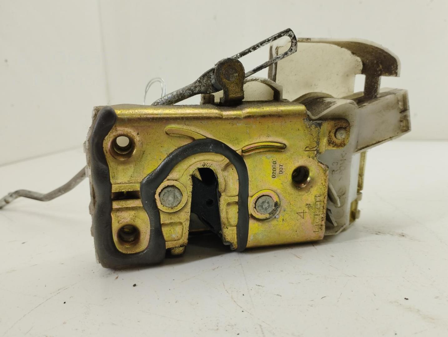 Замок двери передней правой