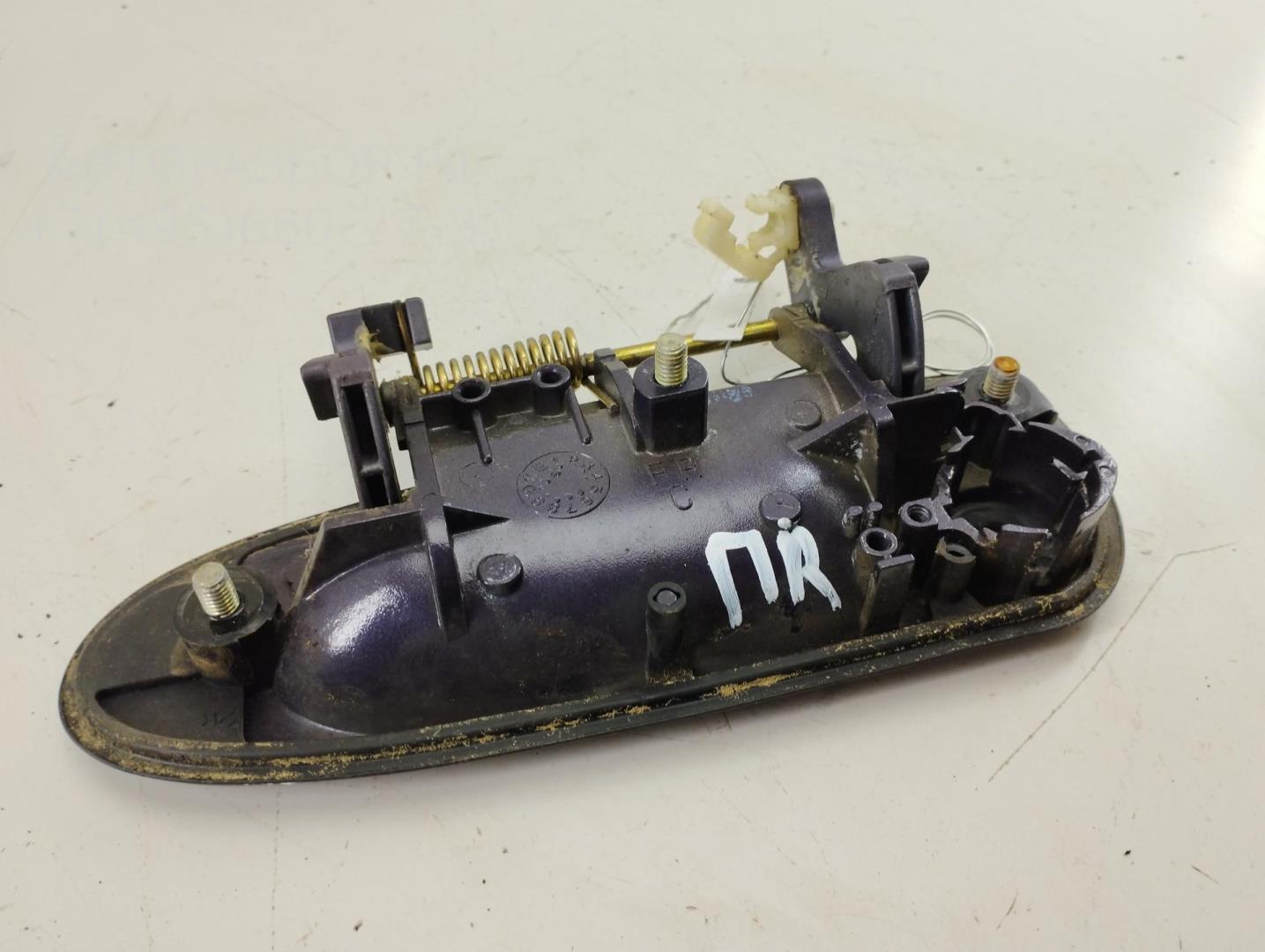 Ручка двери передней наружная правая